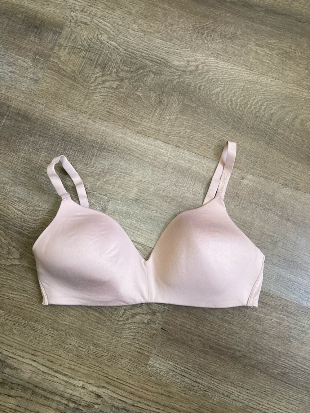 Calvin Klein Women's Beige Wireless T Shirt Comfort Bra Size Medium
